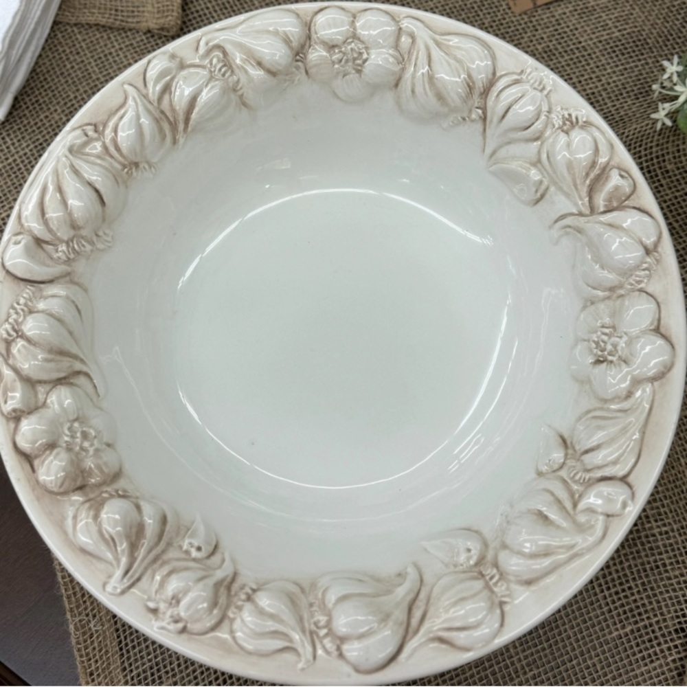 Pottery Barn Garlic bowl